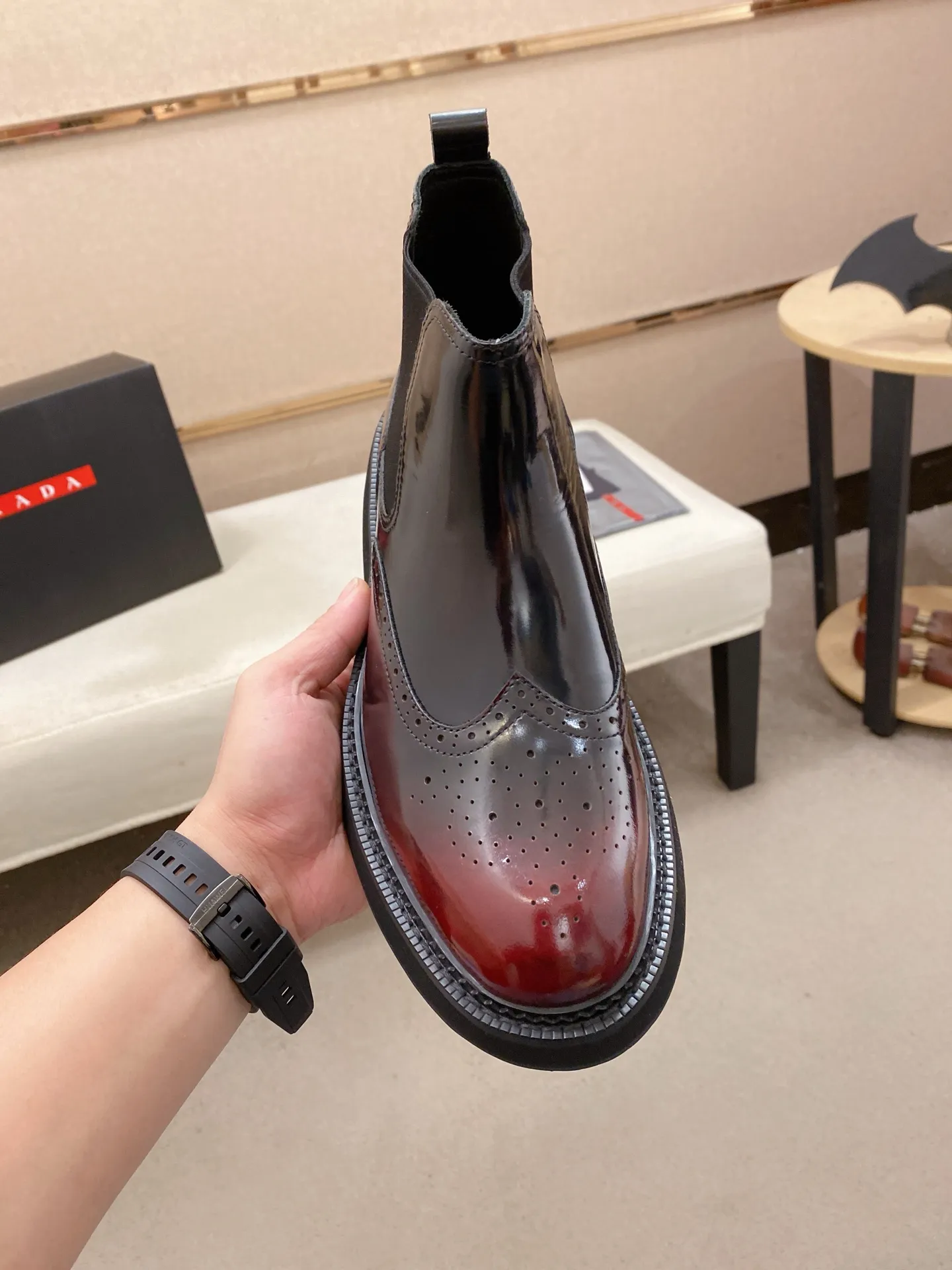 Factory price 760💰 Leather lining optional! 🍁🍁High-quality new PRADA counters are launched at the same time. The new men's shoes and 😘fabric are selected from imported lacquered first-layer cowhide and imported cowhide lining. 👍🏿 High-end ☄️ air-cushion molded anti-slip rubber outsole, exquisite lines, simple and elegant, comfortable and high-end for leisure travel. Code number: 38 to 45